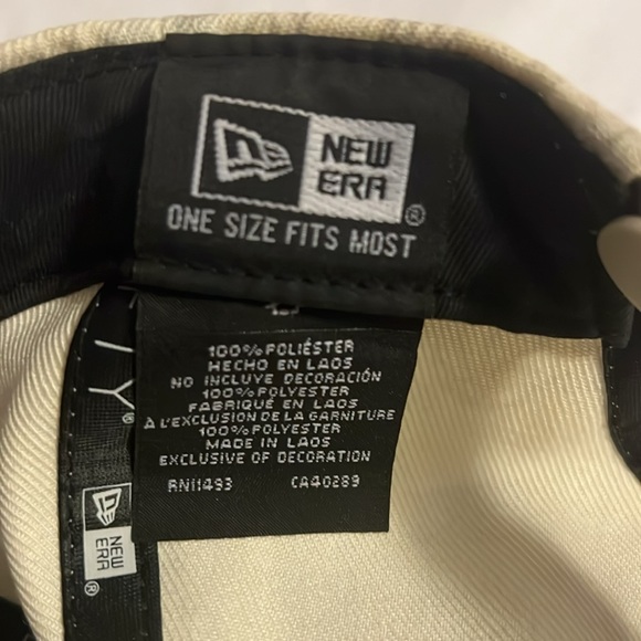 Boston Celtics New Era 2023/2024 NBA Champions 9FIFTY Locker Room Snapback Hat - Picture 8 of 9